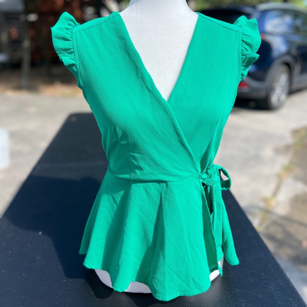 Preplum faux wrap green top faux tie flutter - Picture 2 of 4